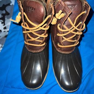 Womens Sperry winter or rain boots